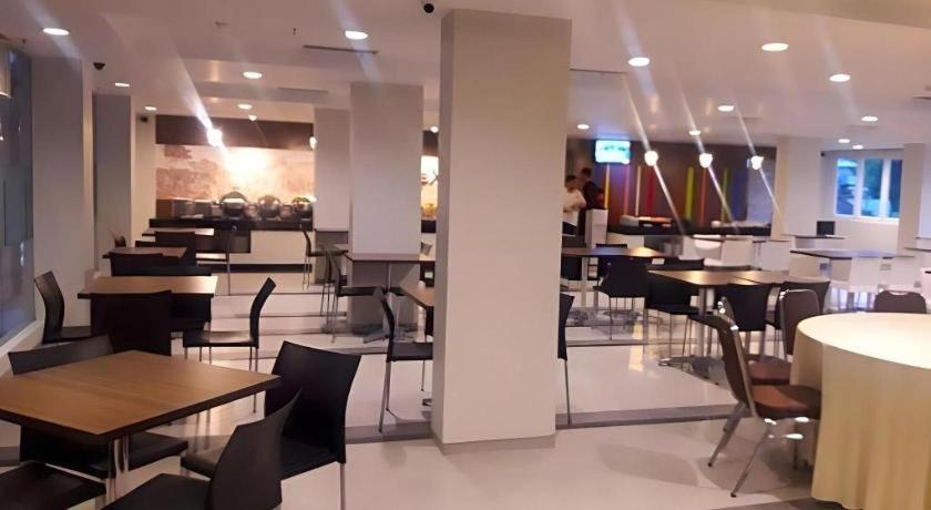 Amaris Hotel Амбон Экстерьер фото